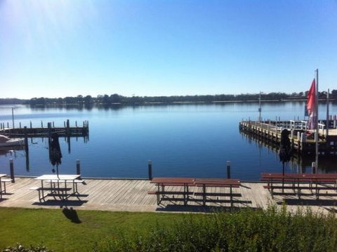 Metung Hotel - Accommodation Main Beach 1