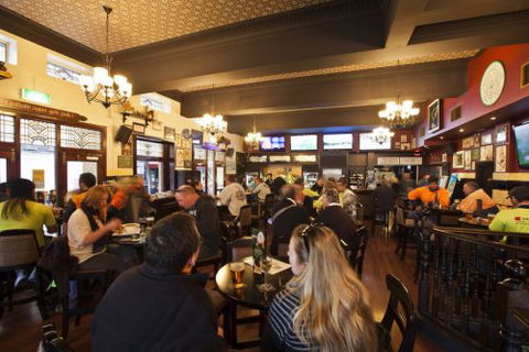 P.J. Gallagher's - Accommodation Main Beach 2