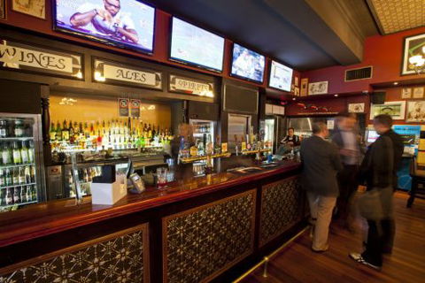 P.J. Gallagher's - Accommodation Main Beach 4