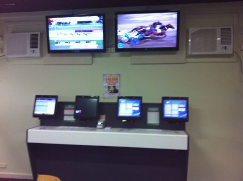 Belvideres Bar & Bistro - Accommodation Main Beach 3