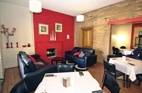 The Whistle Stop Tavern - Accommodation Main Beach 0