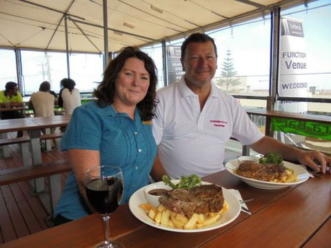 Zebra Crossing Bar & Bistro - Accommodation Main Beach 1