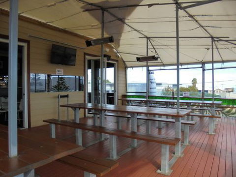 Zebra Crossing Bar & Bistro - Accommodation Main Beach 4