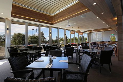 The Grovedale Hotel - Accommodation Main Beach 1