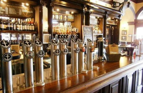 Sail & Anchor - Accommodation Main Beach 3