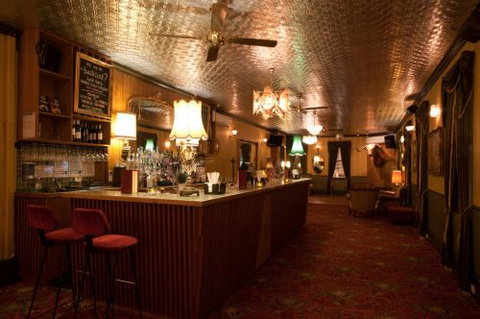 Back Bar Cocktail Lounge & Function Venue - Accommodation Main Beach 1