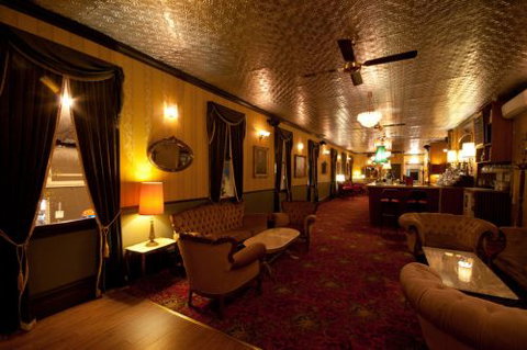 Back Bar Cocktail Lounge & Function Venue - Accommodation Main Beach 2