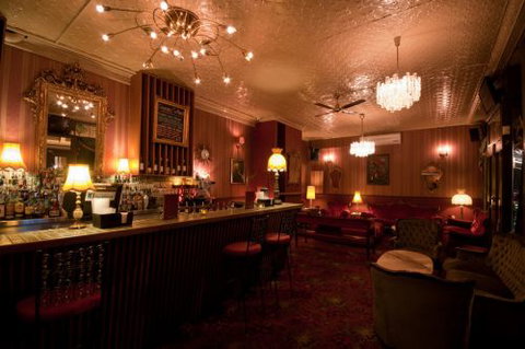 Back Bar Cocktail Lounge & Function Venue - Accommodation Main Beach 4