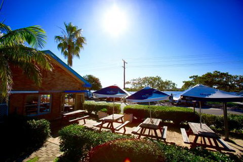 Tea Gardens Hotel–Motel - Accommodation Main Beach 1