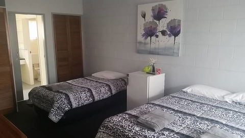 Kabra Hotel - Accommodation Main Beach 1