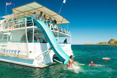 Moonshadow–TQC Cruises - Accommodation Main Beach 2