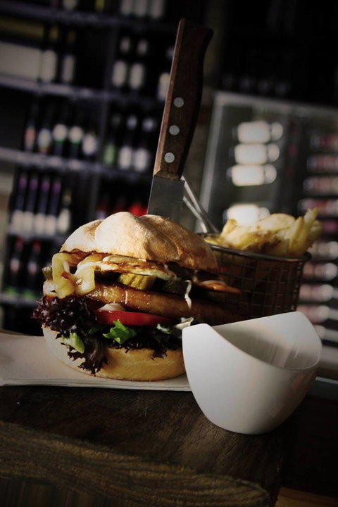 Denmans Beer Cafe - Accommodation Main Beach 1