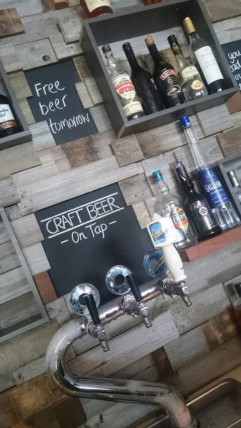 Denmans Beer Cafe - Accommodation Main Beach 2