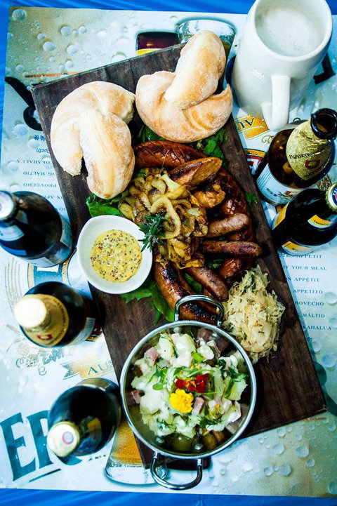 Denmans Beer Cafe - Accommodation Main Beach 4