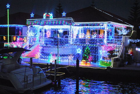 Christmas Lights Cruise - Accommodation Main Beach 2