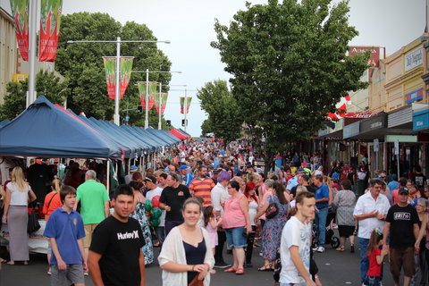Cowra Christmas Street Festival - Accommodation Main Beach 0