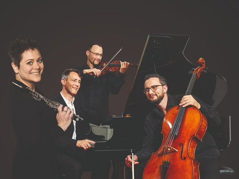 Eggner Trio & Diana Doherty - Accommodation Main Beach 0