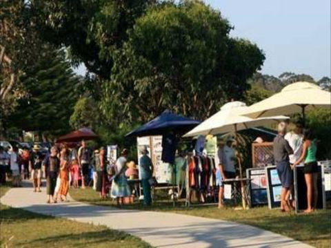 Art On The Path  October - Accommodation Main Beach 0