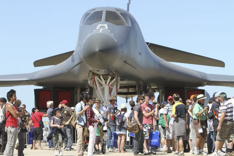 Australian International Airshow - Accommodation Main Beach 0