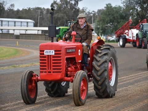 Forbes Show - Accommodation Main Beach 2