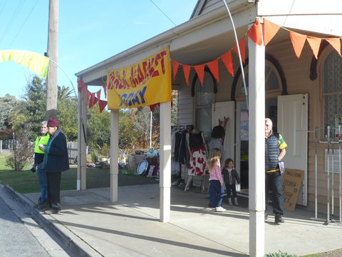 Yarck Country Market - Accommodation Main Beach 2