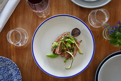 Dine In Style With Lola - Accommodation Main Beach 1