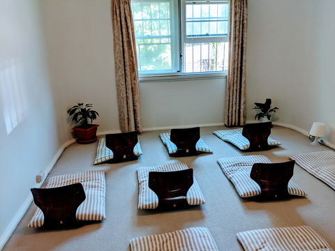 Introduction To Meditation: Know Your Mind And Learn How To Free Your Mind - Accommodation Main Beach 1