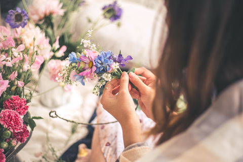 Summer Flower Crown Workshop - Accommodation Main Beach 0