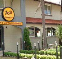 Zed's At The Inn - Accommodation Main Beach