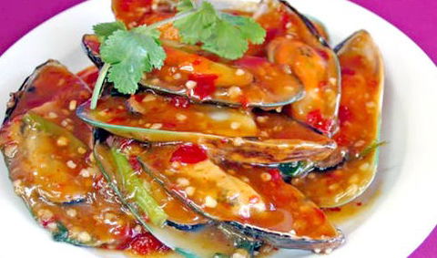 Huong Huong - Accommodation Main Beach 2