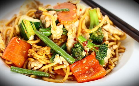 Le Lerd Thai Restaurant - Accommodation Main Beach 1