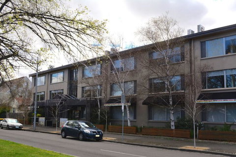 Birches Serviced Apartments - Accommodation Main Beach 1