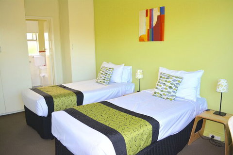 Birches Serviced Apartments - Accommodation Main Beach 7