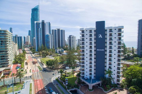 Alexander Holiday Apartments - Accommodation Main Beach 1