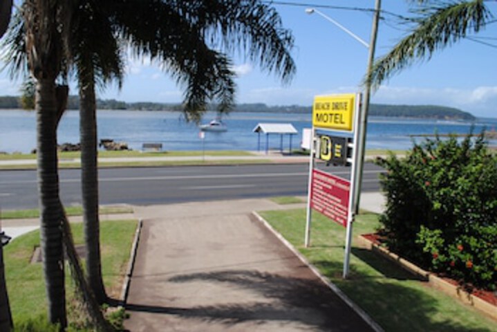Batemans Bay NSW Accommodation Main Beach