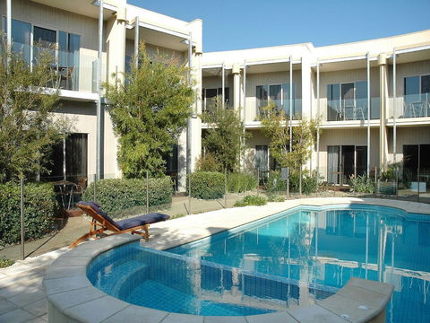 The Rye Hotel - One Four Nelson - Accommodation Main Beach 0