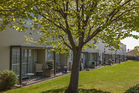 Bay View Villas - Accommodation Main Beach 1