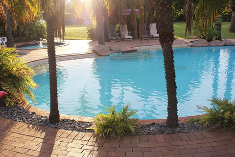 Swan Hill Resort - Accommodation Main Beach 3