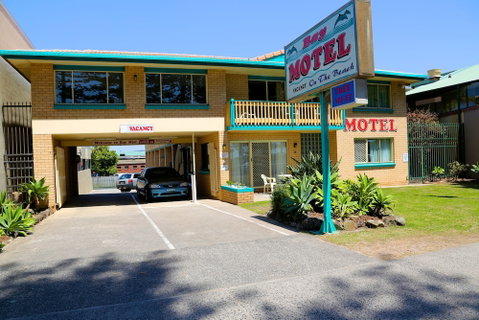 Bay Motel - Accommodation Main Beach 0