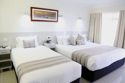 Bay Motel - Accommodation Main Beach 6