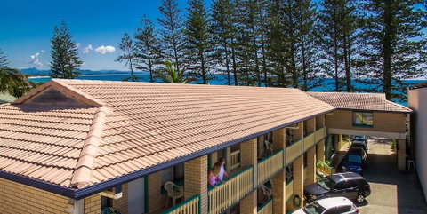 Bay Motel - Accommodation Main Beach 1