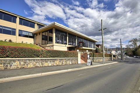 Commodore Regent - Accommodation Main Beach 2