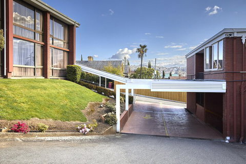 Commodore Regent - Accommodation Main Beach 3