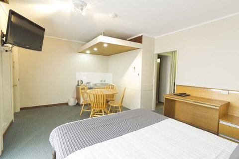 Commodore Regent - Accommodation Main Beach 7