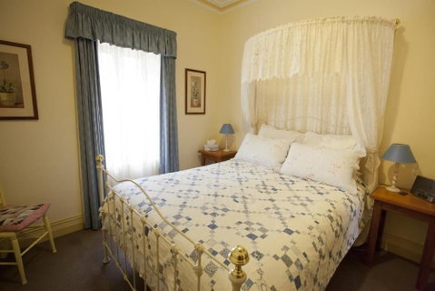 Robe House - Accommodation Main Beach 6
