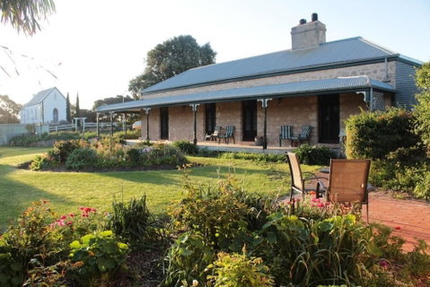 Robe House - Accommodation Main Beach 0