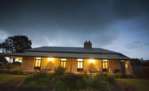 Robe House - Accommodation Main Beach 1