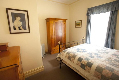 Robe House - Accommodation Main Beach 2