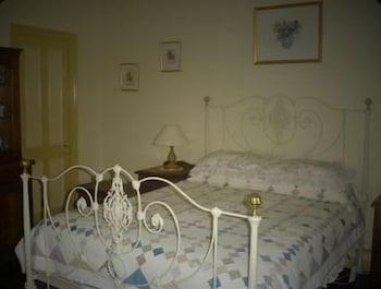 Robe House - Accommodation Main Beach 5