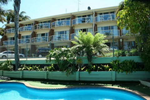 Sapphire Waters Motor Inn - Accommodation Main Beach 0